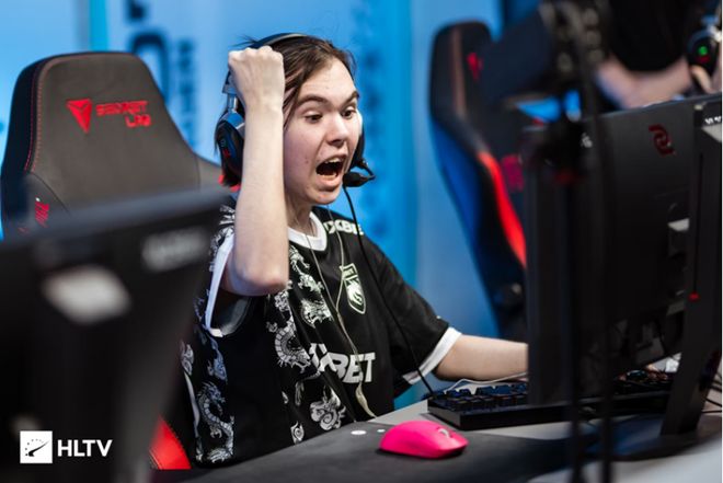 他微笑着说 他微笑着说