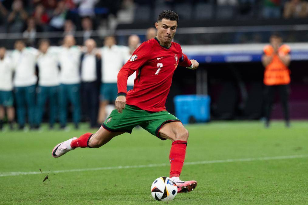 拿球并分担 拿球并分担