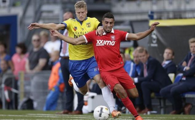 他又遭遇右 他又遭遇右